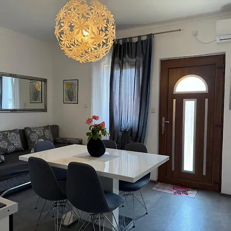 Tajana Apartment Sukosan